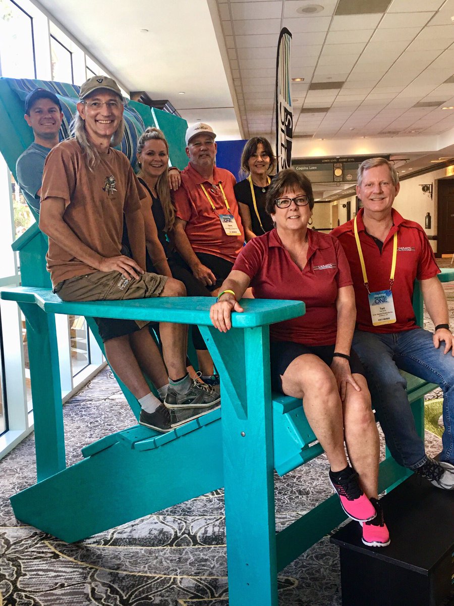 We are all about the bright colors this #NMGPrimeTime #nationwideprimetime @imediatube