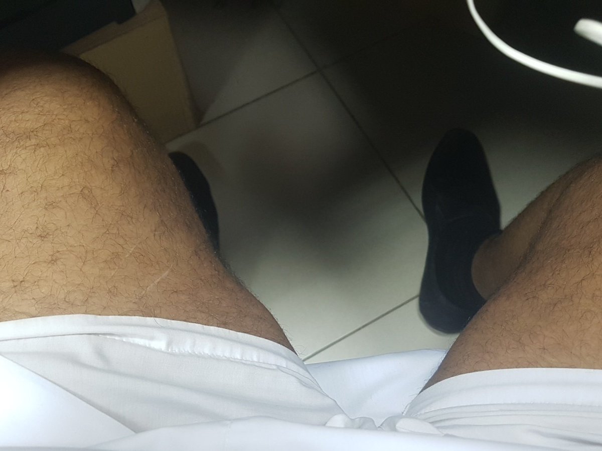 من يجي يقومه لي