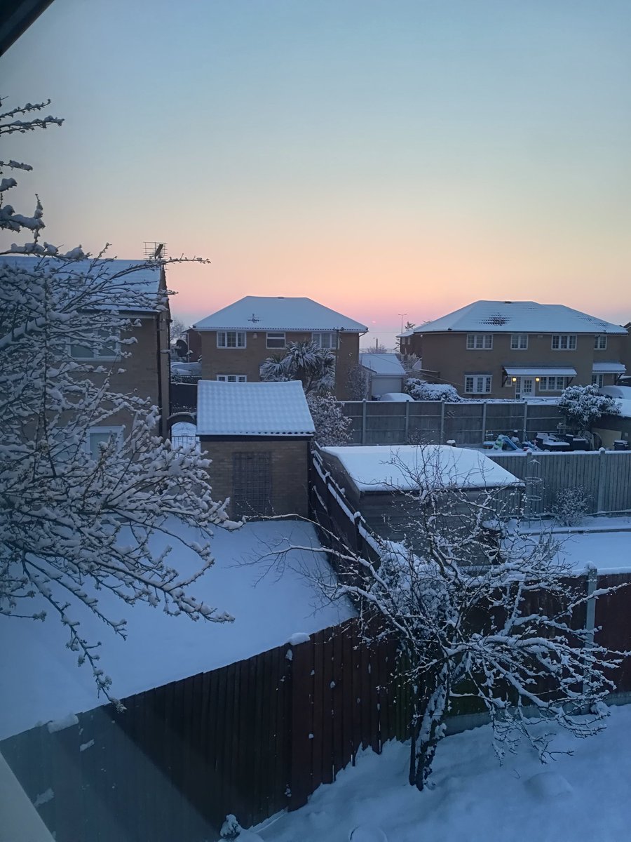 NKVirtualOffice's tweet photo. It might be cold, but I love seeing snow today. Looks so pure and beautiful. #sunrise was just gorgeous in the morning #freezing #beautiful #snow #perfection https://t.co/XGmVwdp0Ao https://t.co/tGTzIAsIHa