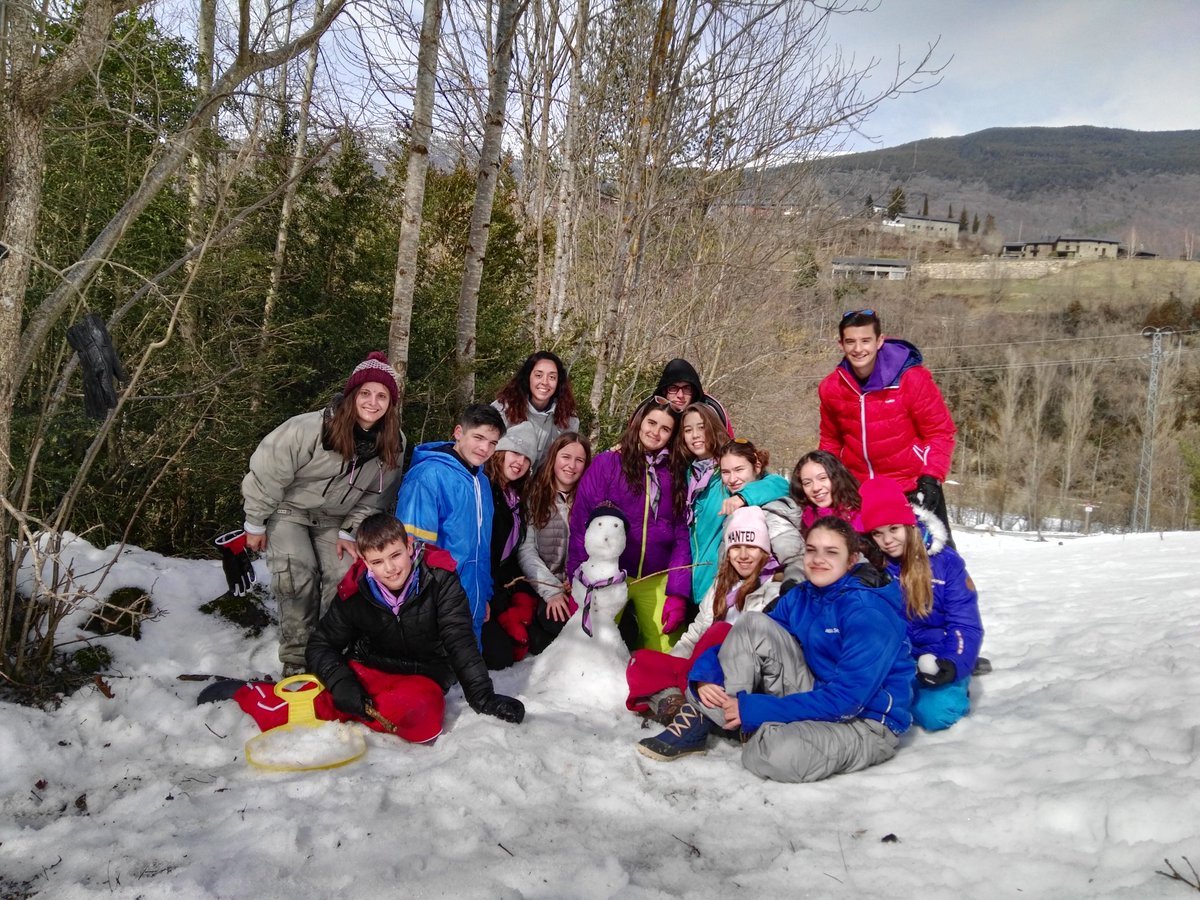 esplaixiribec's tweet photo. El cap de setmana passat, Sortida a la Neu, els nois i noies de Colles.
Cap de setmana ben divertit!

#sortidaalaneu #snow #colles #esplaixiribec #colòniesiesplaixiribec #somesplai #planoles #albergperefiguera https://t.co/mdP9IqS6sJ