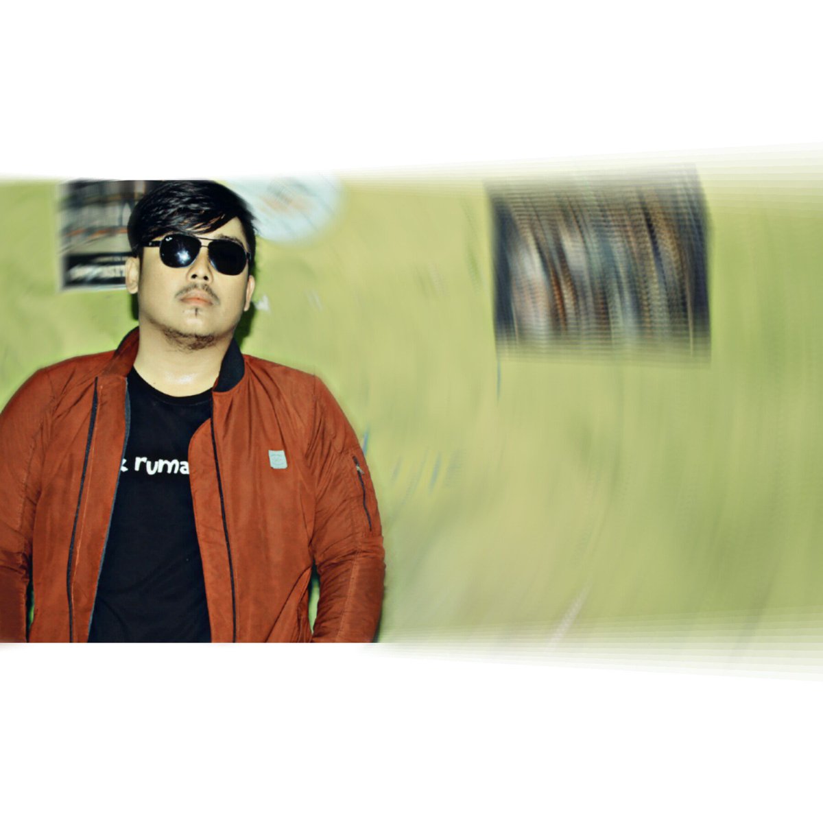 Gelap adalah teman setia