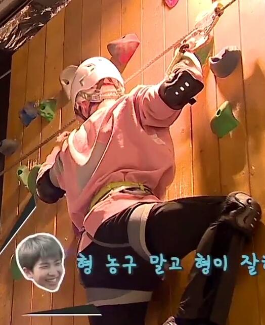 httpgl0ss's tweet photo. I just wanna thank the harness once again for providing us starving carnivores, some meat
Yoongi's small waist and plump bum really goes well with harness, too much it hurts
#iHeartAwards #BTSARMY #BestFanArmy #RunBTSEp42 https://t.co/pLQJTiaCXz