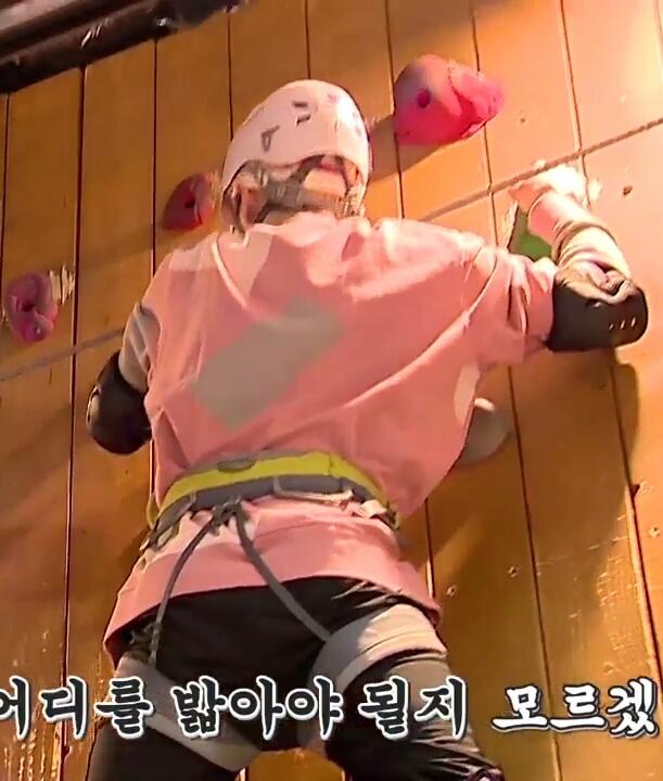 httpgl0ss's tweet photo. I just wanna thank the harness once again for providing us starving carnivores, some meat
Yoongi's small waist and plump bum really goes well with harness, too much it hurts
#iHeartAwards #BTSARMY #BestFanArmy #RunBTSEp42 https://t.co/pLQJTiaCXz