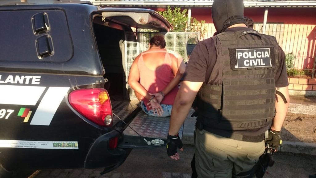 OSul_noticias's tweet photo. Polícia prende quadrilha que roubava gado, assaltava propriedades rurais e vendia armas e drogas no interior do Rio Grande do Sul https://t.co/wdzKVvaqea #Abigeato #BarraDoRibeiro #OperaçãoPontaDaLagoa #PolíciaCivil #RouboDeGado https://t.co/O32tkE5zLq