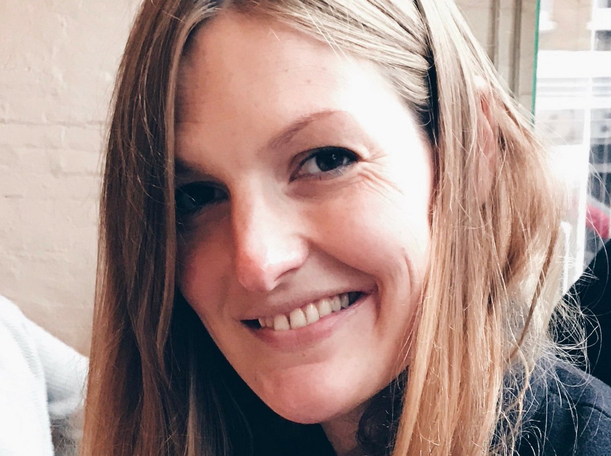 HansonSearch's tweet photo. Kicking off our #HowIMadeItSeries with @hollyrosalind of @WaytoblueUK. Read on to find out about Holly's big break, toughest challenges, and what keeps her sane on the crazy days.
https://t.co/9asXOUdaRB #HansonChats https://t.co/YmhFkVrXxk