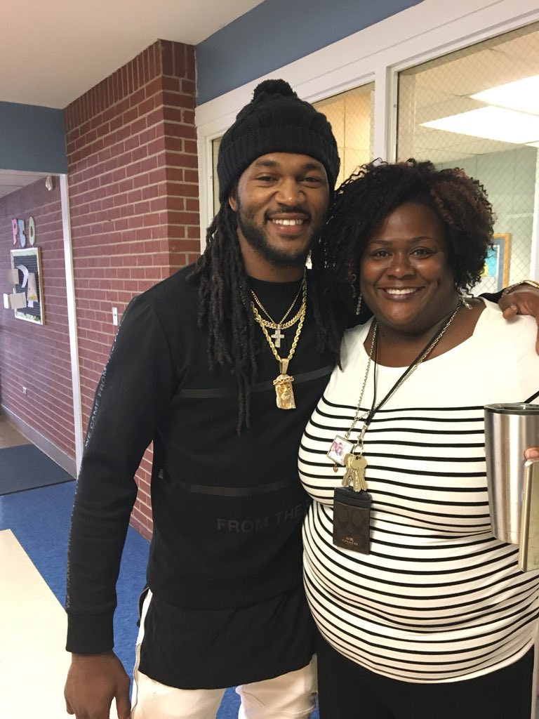 mmccoyx3's tweet photo. Today we welcomed DJ Swearinger to speak with our Springfield friends! He is Greenwood grown and it’s great that he comes back to inspire students. @Gwd50Schools @sprshines @sprgwd50 @JungleBoi_Swagg https://t.co/vrmDJQjAF9
