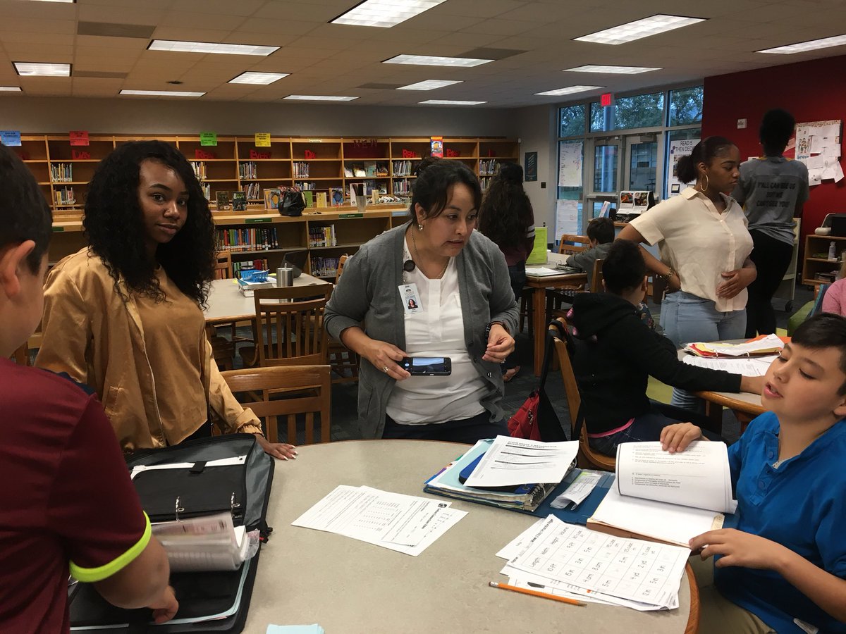 saladopatriots's tweet photo. AVID mentors helping our #saladopatriots with organization this morning @EastCentralAVID https://t.co/b7TO3ZUyoH