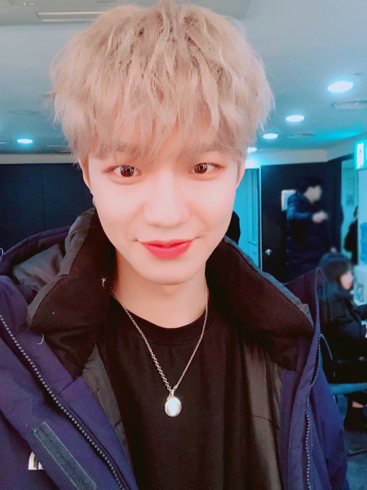 DXIHqMIVoAAGrDb.jpg:orig