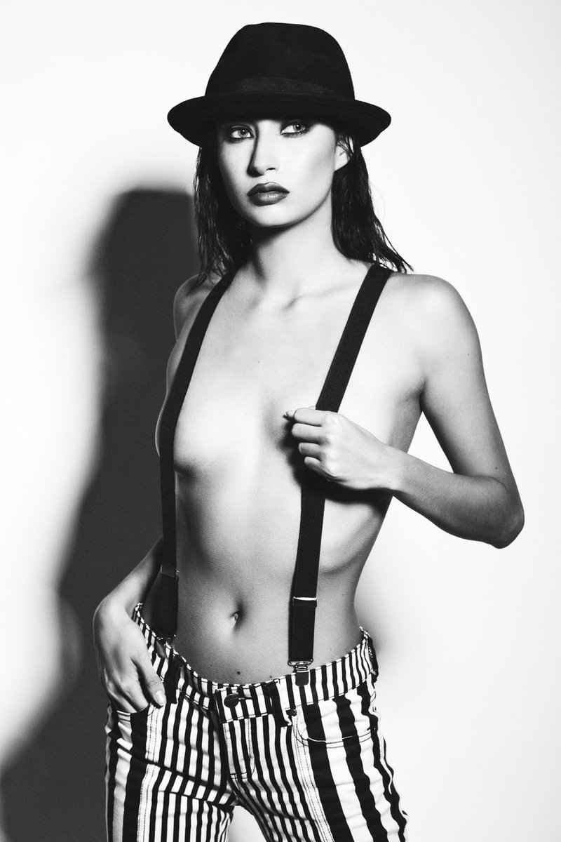 MiamiPhotoColl's tweet image. Love working with @JadeJantzenXxx! Photographed at my studio at @ArtHood56. #blackandwhite #glamour #portrait #photography