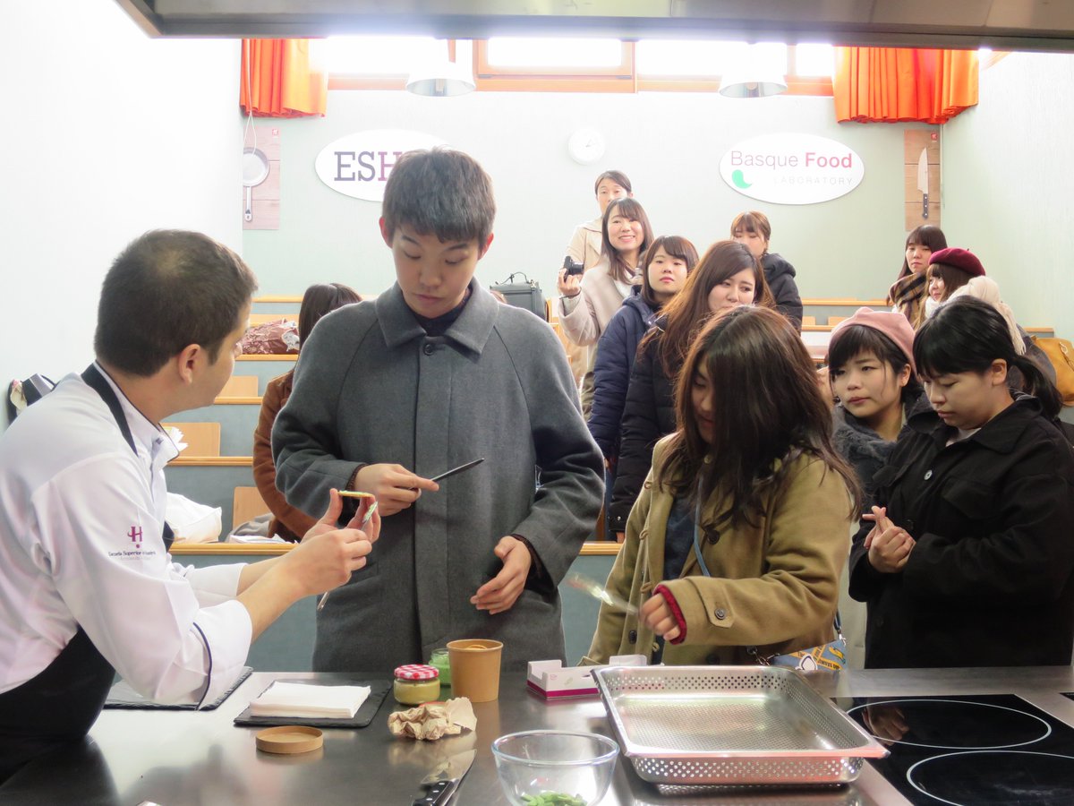 ESHBI_Bilbao's tweet photo. ¡Nueva visita de la escuela japonesa de cocina Osaka Seikei!
Visita al #BasqueFoodLab para conocer los proyectos en materia de
#InnovaciónGastronómica que se desarrollan en el centro, almuerzo en el Restaurante @laescuelabilbao y por la tarde demo de cocina en #ESHBI https://t.co/Gy0Ujwwgqx