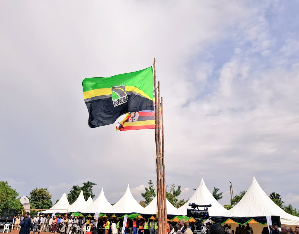 EDXTravel's tweet photo. 🇺🇬#RoadsUpdate 👉 Rt. Hon @RuhakanaR officiates at the ground breaking ceremony for Kigumba-Bulima road construction #Tour #UNRAworks #Masindi #GoUWorks #ConnectingUG #PearlofAfrica #TourismRoads https://t.co/5zZIXHtvD6