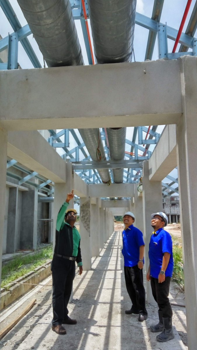 Mamu_Deen's tweet photo. Lawatan tapak Hospital Bera Pahang. Kerja2 Mekanikal sedang giat dijalankan oleh Kontraktor utama. 

Moga dapat disiapkan Segera Projek ni agar memberi manfaat  kpd masyarakat Bera. 

@InfraRakyat 
@JKRMalaysia 
@JKR_CKM 
@NarianGopal 
@MamatRohizan 
@razgrid1 https://t.co/tNkgixHKyR