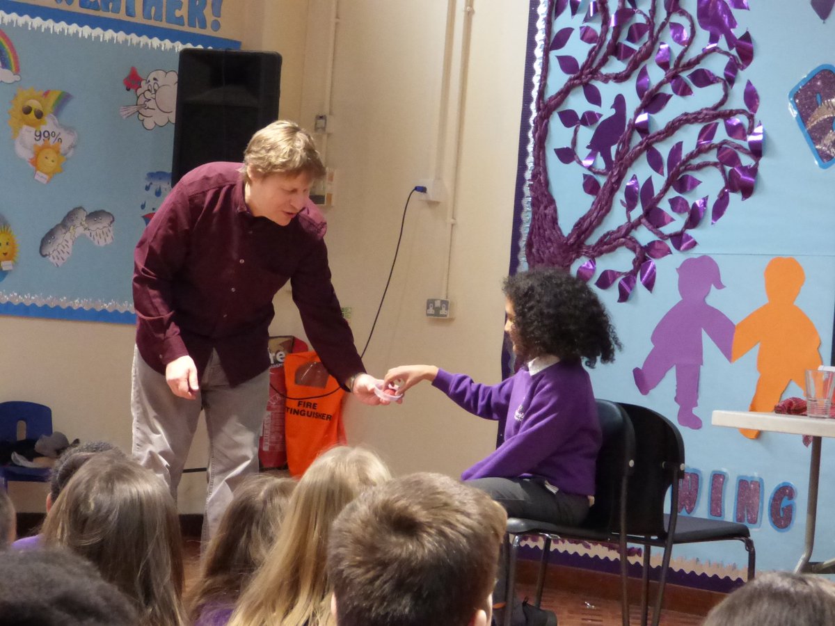 parkside21e4's tweet photo. 👨🏻‍🔬👩🏻‍🔬Key Stage two children really enjoyed author Nick Arnold's 
 @NickArnoldTweet show.  They learnt so much, while really having fun. " I wish he could come every day."

Proud to shine
💜💜 https://t.co/jXyQygf730