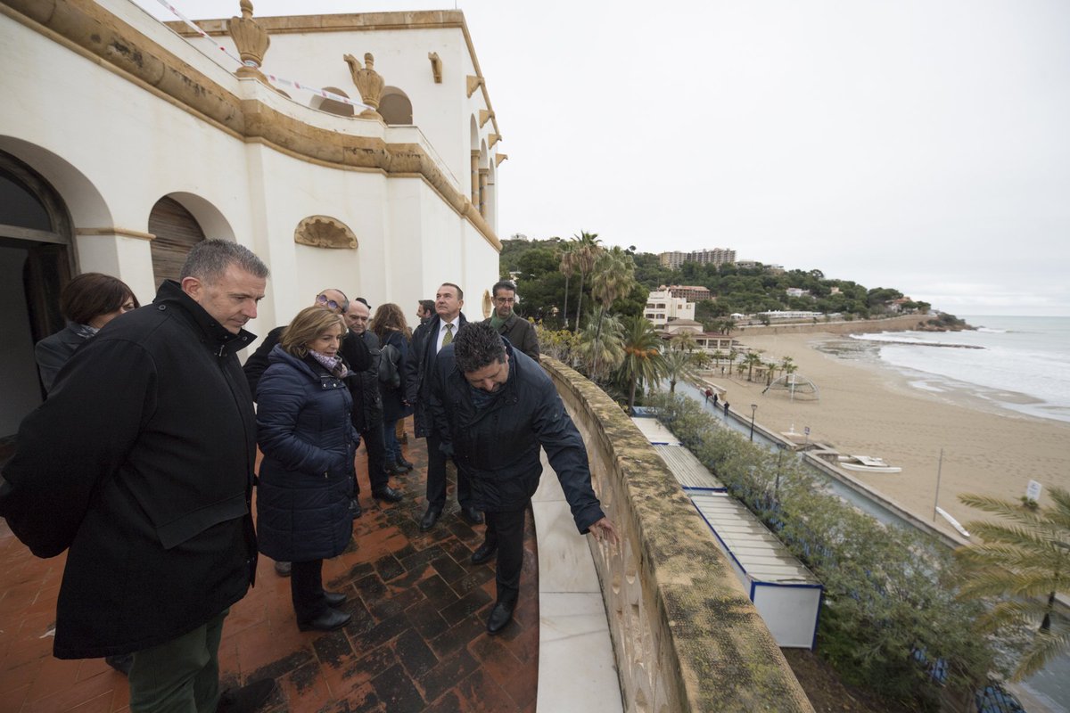javiermoliner's tweet photo. Arrancan las obras de restauración de Villa Elisa. Este emblema de Benicàssim volverá a convertirse en un referente turístico sociocultural de la provincia. Villa Elisa volverá a ser #orgulldeCS #RecuperemVillaElisa https://t.co/IowZXOoyAr