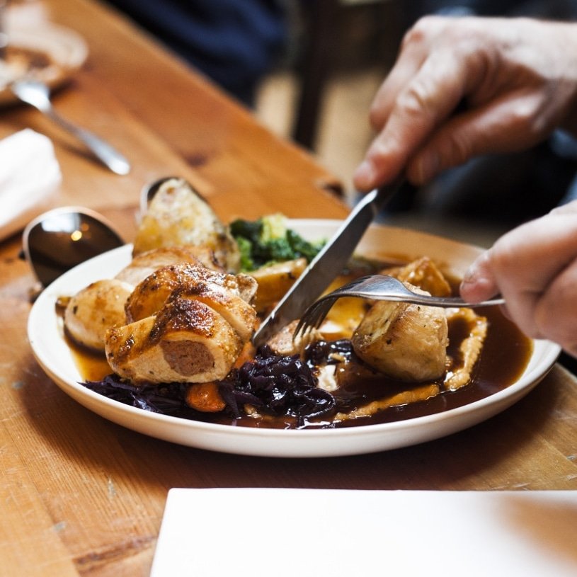 theforagerspub's tweet photo. Home-cooked or restaurant roast? Go!

#brighton #hove#hoveactually #sundayroast #cooking #eatingout https://t.co/qTYyGA7WCC