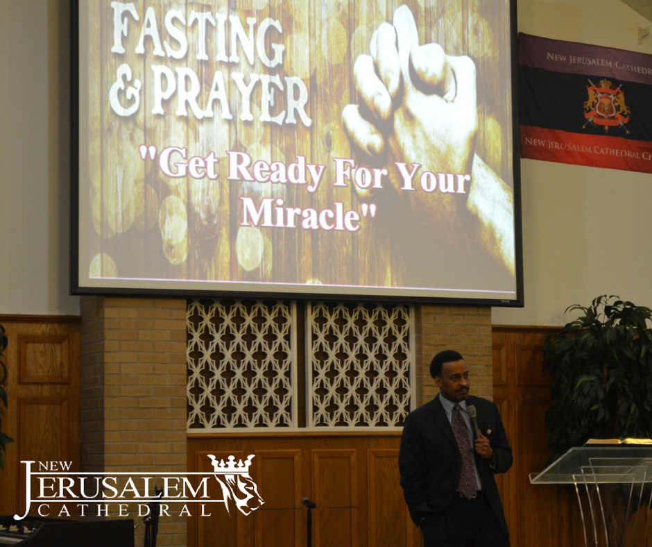 NewJCOfficial's tweet photo. Night 3 "Get Ready For Your Miracle" -Matthew 15:29-39
"This fast is going into the uninhabited areas of your gifting and anointing" - #DrKAW
Join us again tonight 7pm in #HighPoint, NC 321 Oakview Rd as we continue this fast &amp; consecration in victory #CorporateFast2018 #MOPraise https://t.co/XS5UUee9ox