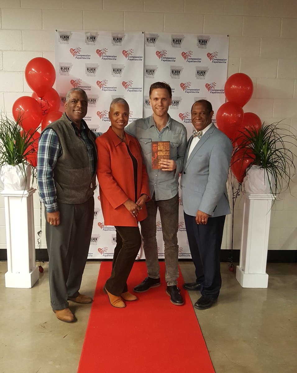 couturechic1's tweet image. 📚More great images from Mon night's first-ever #BHM Black Author's Fair in Northwest Arkansas! Yes, that's Judge #JosephWood #GarboHearne #EvinDemirel  #JohnLColbert