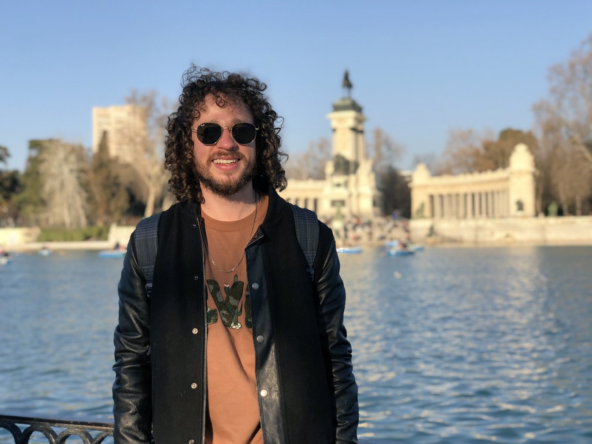 LuisitoComunica's tweet image. Me retiro de España por ahora, amigos míos. En verdad fue un EXCELENTE viaje.

Hice muy buenos amigos, conocí lugares increíbles, grabé videos que me encantaron y aprendí demasiadas cosas nuevas. Me voy con una ENORME sonrisa :)

Nos vemos muy pronto. GRACIAS 🇪🇸