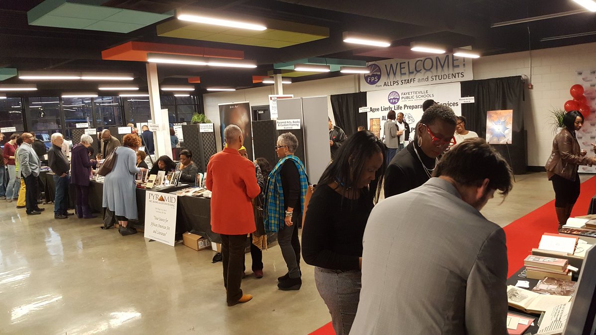 couturechic1's tweet image. 📚More great images from Mon night's first-ever #BHM Black Author's Fair in Northwest Arkansas! Yes, that's Judge #JosephWood #GarboHearne #EvinDemirel  #JohnLColbert