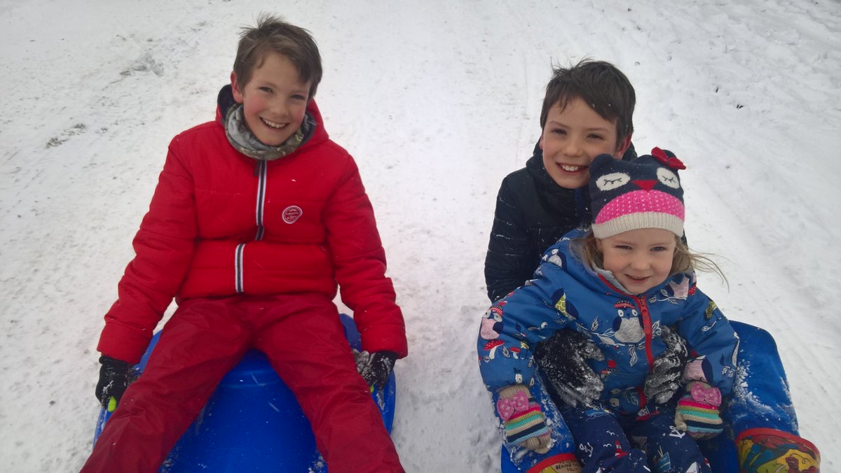 SoniaRenton's tweet photo. #snowisourbest #bravethebeast #get outside @OrmistonPrimary https://t.co/JXJzpdoX9V