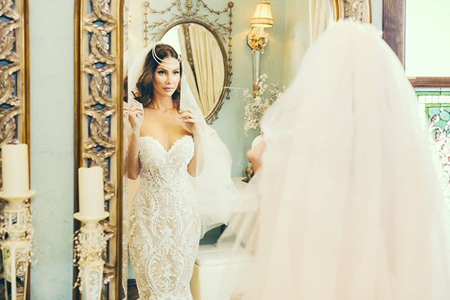 NaamaAnatBridal's tweet image. Here's a peek at our exclusive #BombshellCollection for @friscobridalboutique || Hair and Makeup: @wzbeautystudio | Flowers: @hautepoppiesfloral | Dress Designer: @naama_and_anat_bridal | Photography: @williambichara | Venue: @belladonnachapel | Wedding Dress Salon: @friscob…