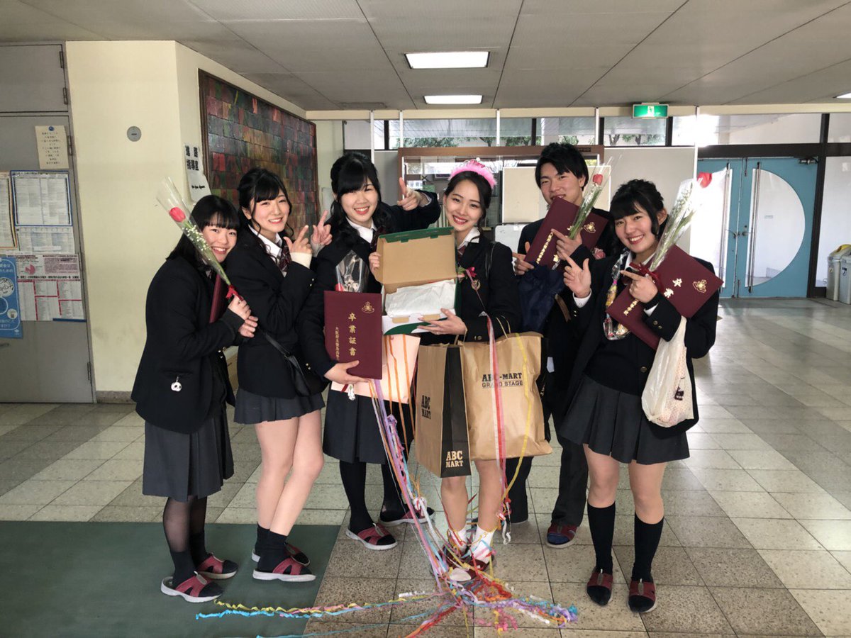 kmys_708's tweet photo. 2018年 2月27日
高校生活3年間がおわりました！
ホンマに楽しくて、いろんなこと経験できて、おわりたくないって心の底からおもえる3年間やった！
後悔ないようにって思ってたけど、することは多々あった笑
ここで出会った友達は一生付き合っていきたいな！！
みんなほんまにありがとう！！ https://t.co/KN8ZOPxEFq