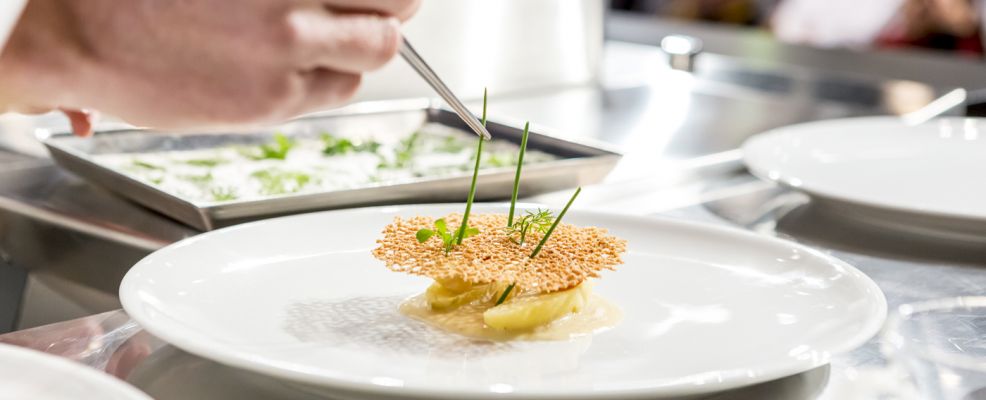 “Il programma è fitto di appuntamenti e c'è da aspettarsi un dibattito interessante sul tema del Fattore Umano generato dagli oltre 120 nomi del panorama gastronomico internazionale presenti a #IGmi18” L'articolo di @LaFemmeduChef su <a href="/salepepe_it/">Sale&Pepe</a> salepepe.it/news/eventi/id…