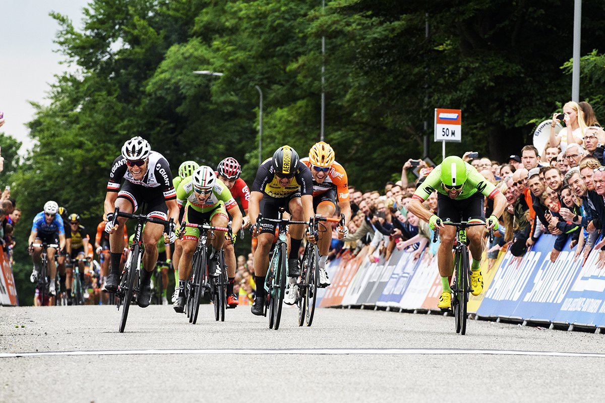 📝 | NK Wegwielrennen 2018 op de Brabantse Wal

Het NK Wegwielrennen 2018 vindt plaats op de Brabantse Wal. De KNWU, de Regio West-Brabant, organisator Golazo en de UCI WorldTour ploegen slaan de handen ineen om een mooi wielerfeest te creëren in de wielergekke Brabantse streek.