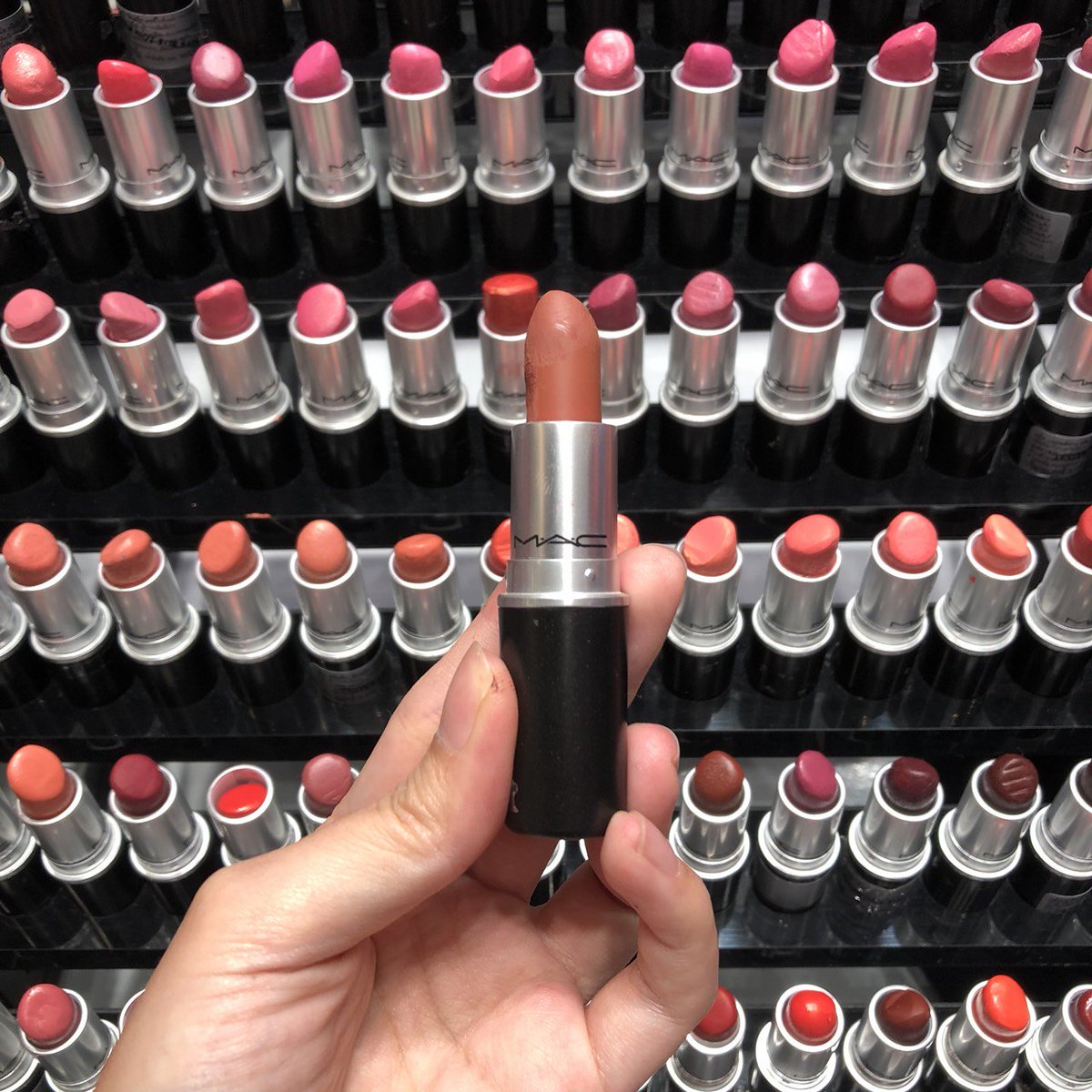 memyview's tweet photo. เนื่องในโอกาสใกล้วันเกิด มาแจกลิป MAC สี #Taupe สีสวยมากกกกก ทาแล้วสวย ทาได้ทุกวัน แจก 3 แท่ง 3 รางวัลเลย ซื้อมาแล้วไม่จกตาค่า แค่ RT + Follow ประกาศวันเกิด 7 มีนาจ้า https://t.co/QJi9skVajf
