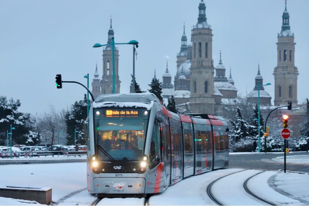 ofizinaaragones's tweet photo. #SabebasQue... en #Zaragoza ha caído un "nevazo" esta mañana, pero la nieve comienza a "regalar-se" y se forman "chabisques" por las calles?
RT si reconoces alguna de estas palabras en #aragonés https://t.co/dRuQEaZqhQ