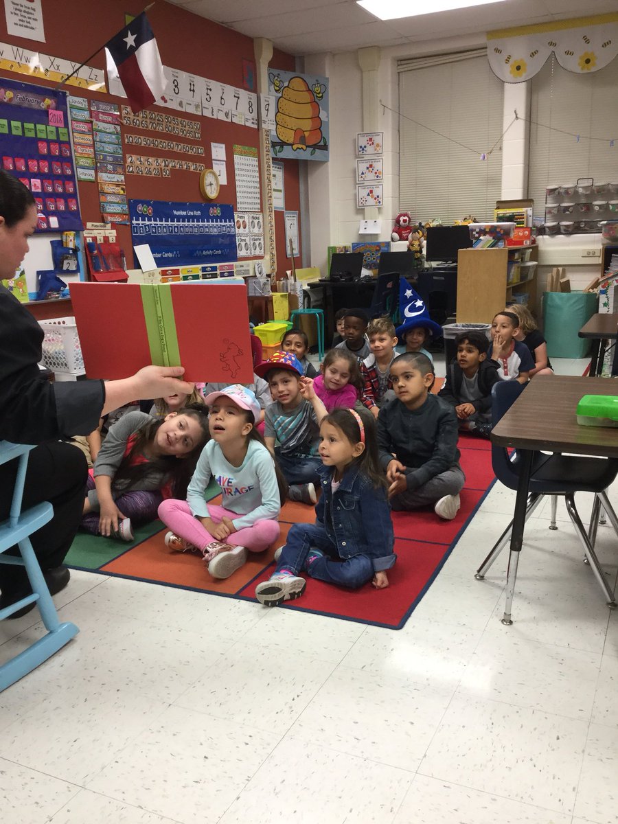 nisdmcartwright's tweet photo. Guest Readers are the best! 
#wardwranglers #kinderrocks https://t.co/hPsTpG36mo
