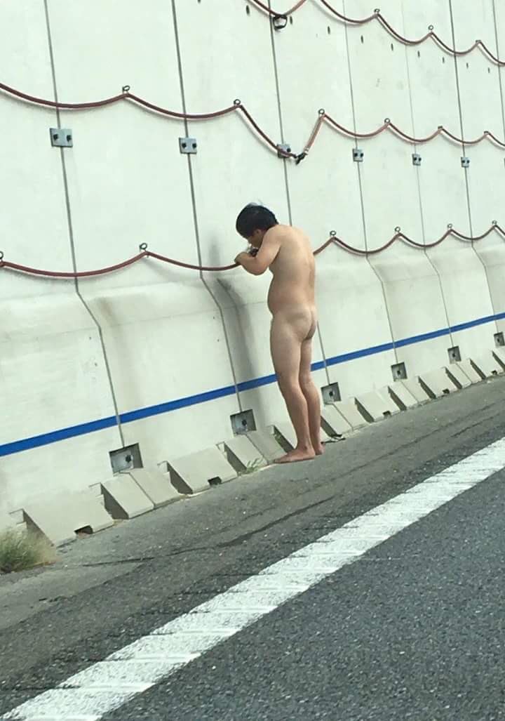 SARADA_420's tweet photo. なにやってんのこいつ https://t.co/47swCfnjGM
