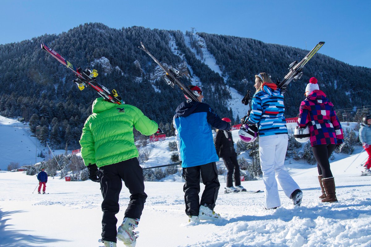 ¿Esquís? Listo. ¿Maletas? Listo. ¿Seguro? ¡<a href="/spainsnow/">SPAINSNOW</a>! Disfruta de tu deporte favorito sin preocupaciones con el seguro para deportes de invierno #spainsnow. Descubre sus ventajas aquí: bit.ly/2lGuism