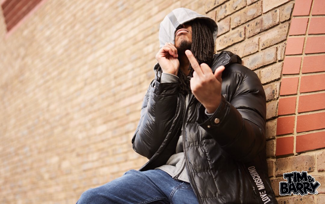 **NEW** Merky ACE <a href="/TimAndBarry/">Tim And Barry</a> Freestyle 💥
The only way to watch it straight away is head to #Hubrick &amp; sign up 👉 bit.ly/MerkyAce_tw" <a href="/MerkyACE/">Guts & Glory ⚫️</a>