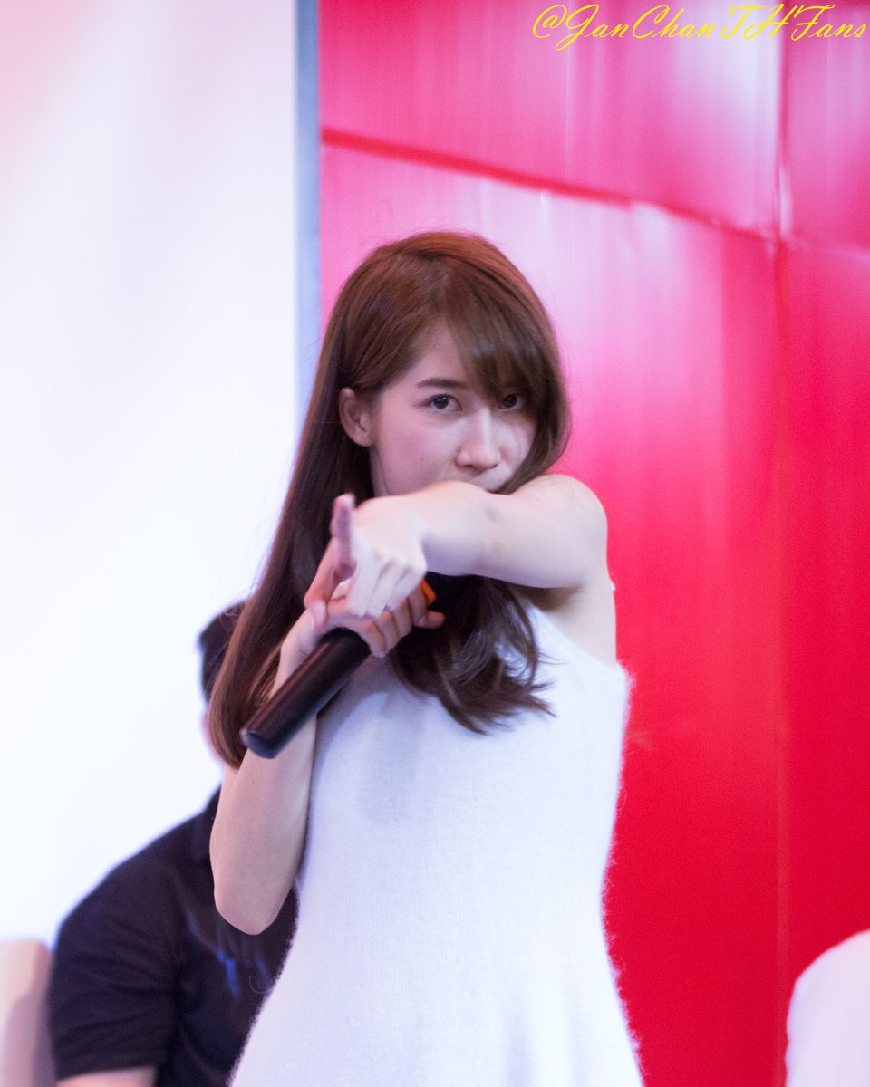 JanChanTHFans's tweet photo. อย่า ไป ไหน นะ!!! #แจนไม่ได้ว่าไว้แต่รูปมันให้ #JanChan https://t.co/xq0AvChHjD