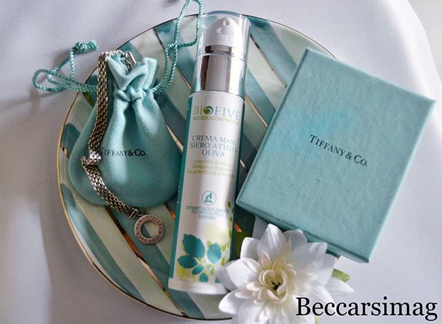 biofive5's tweet photo. Una nuova bellissima foto degli amici di @beccarsimag.
Potevamo non condividerla? 😍
#cosmetics #organics #cremamani #vegan #ecobiocosmetics #cosmeticiecobio https://t.co/dmy0i69sgM https://t.co/j6EyzCGOj4