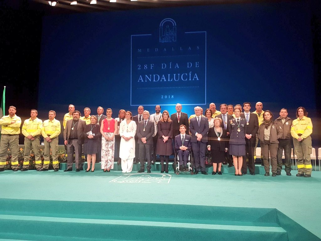 ParlamentoAnd's tweet photo. 👏👏👏 Enhorabuena a todos los premiados y premiadas con las Medallas de Andalucía por #DíaDeAndalucía #28F💚 @AndaluciaJunta https://t.co/4KjKwAY47i