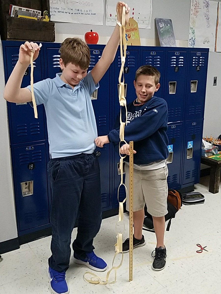 beastep12's tweet photo. #paperchainchallenge 
#measurementfun 
#claybon 
#fourthgraderocks https://t.co/FEBrNjebPz