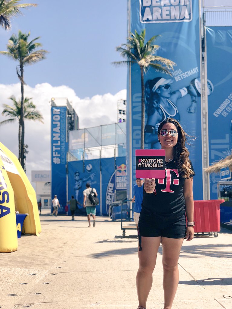 __klopezz's tweet photo. Day 2 of the Fort Lauderdale Majors! Come #ace some #major deals with the best #UnCarrier today!! 🏐🏆🔥 #FTLMajor https://t.co/tRUzKXzyLs