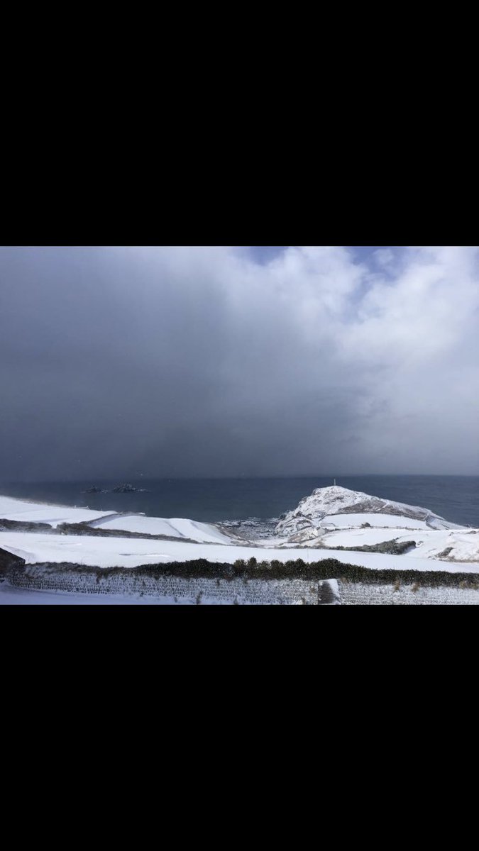 TheCapeCornwall's tweet photo. Snow! ⛄️ #capecornwall #stjust #thecape #pretty #weather https://t.co/bO6eE6V1nR