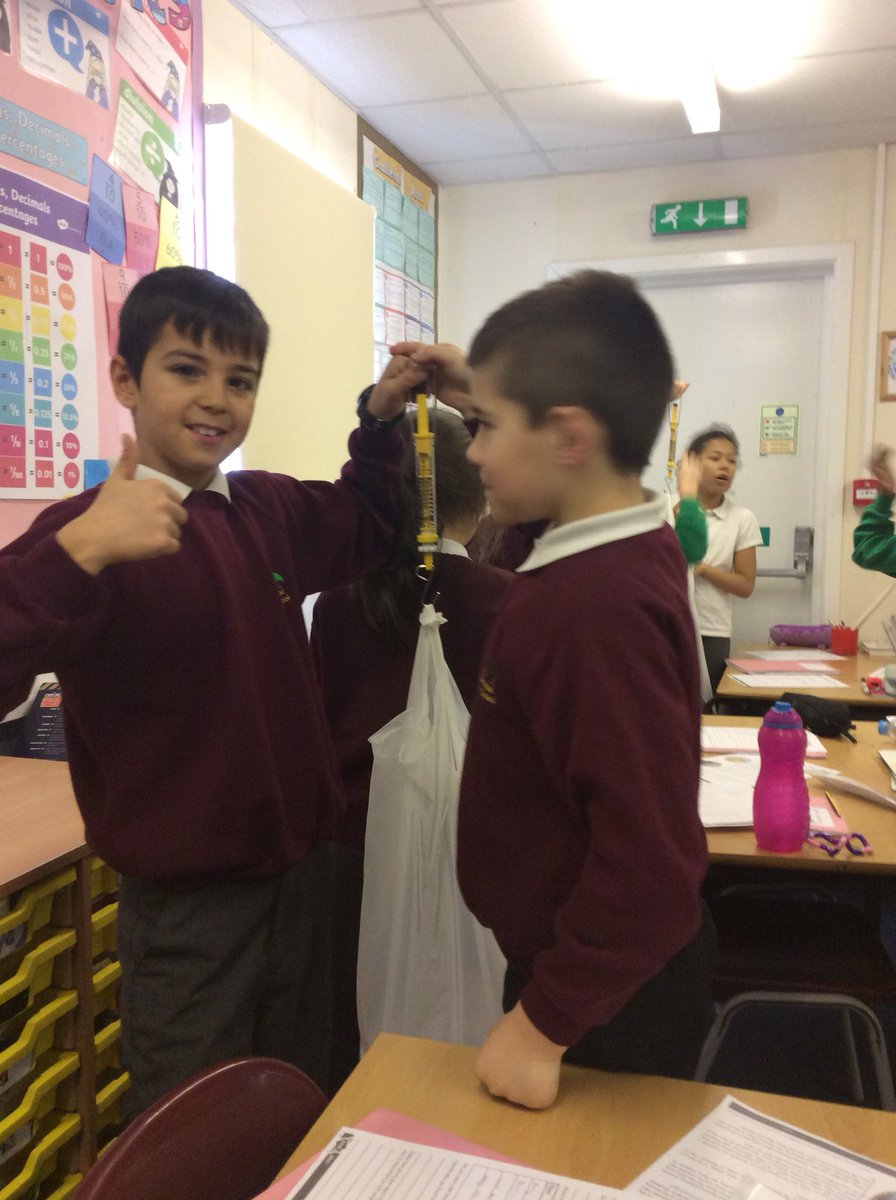 Achieve_Class5's tweet photo. In class we were measuring gravity! https://t.co/OxXyjnfRg6