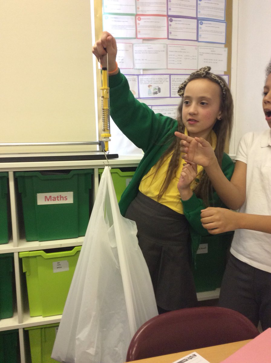 Achieve_Class5's tweet photo. In class we were measuring gravity! https://t.co/OxXyjnfRg6