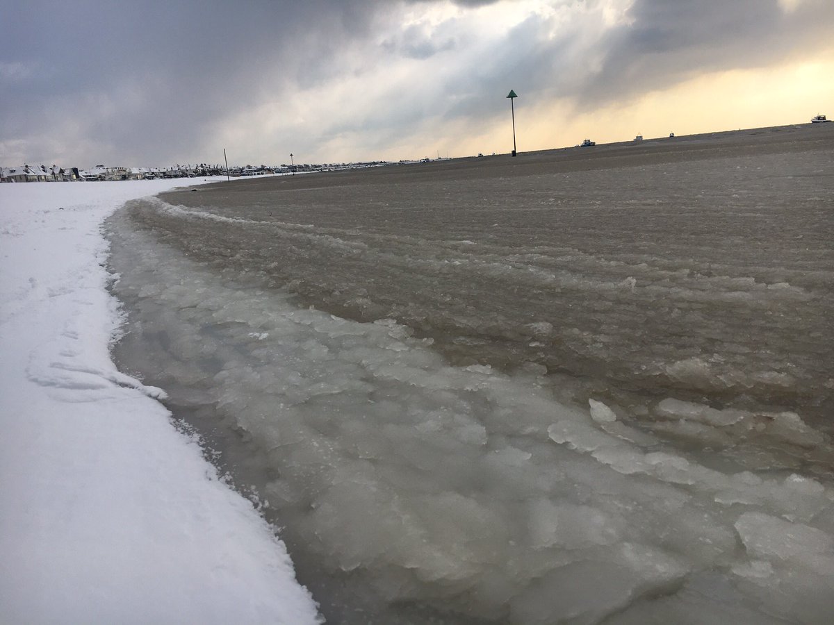 Shoeburygarriso's tweet image. Frozen waters on the Thames in Shoebury! It’s been a while since we have seen this.