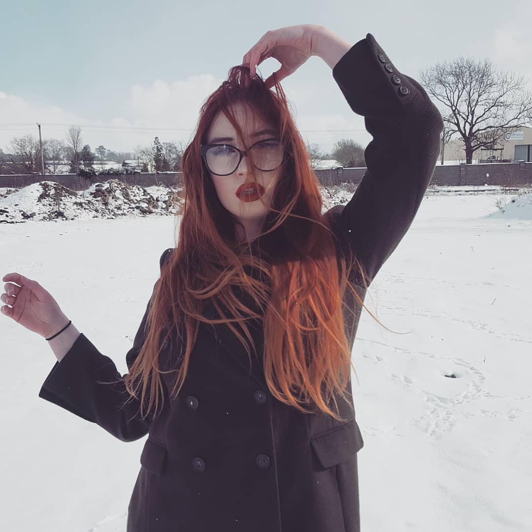 SuzanneMoran94's tweet photo. Playing in the snow ❄❄ ❄
#irelandmodel #ireland #model #modelmode #balmain #glasses https://t.co/PhwmiEpE99