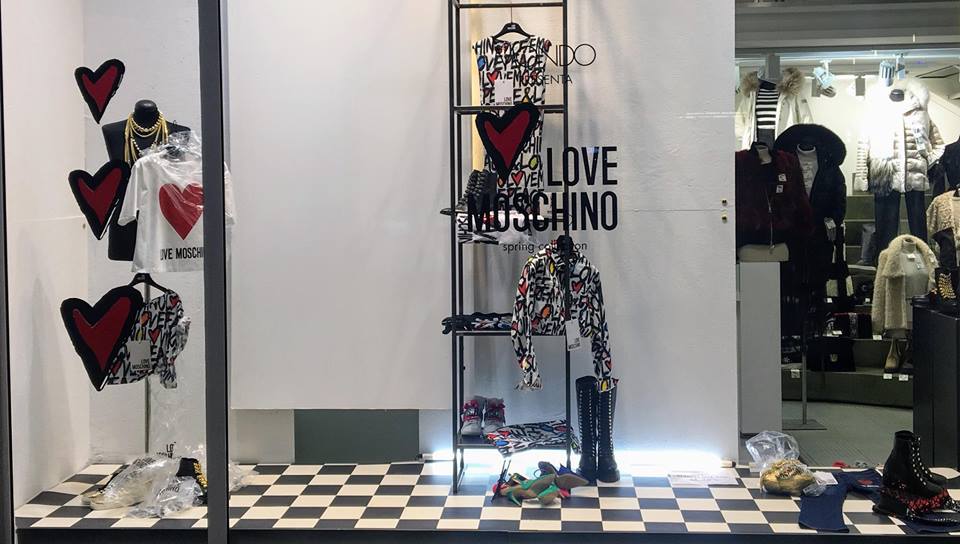 MondoVertice's tweet photo. #lovemoschino #MOSCHINO #mondoviaroma #torino @MondoVertice @mondoviaroma https://t.co/RD62DeOCey