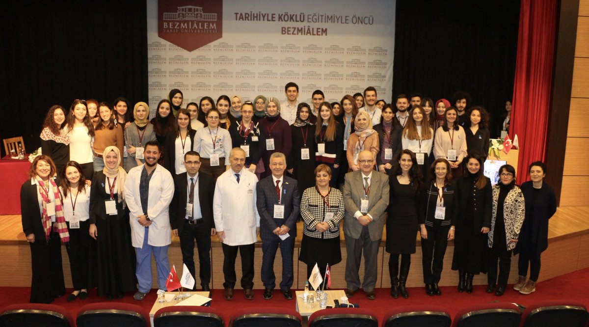 Nadir hastalıklar hakkında farkındalık oluşturmak amacıyla üniversitemizce bu yıl altıncısı düzenlenen "Dünya Nadir Hastalıklar Günü Sempozyumu", konuşmacı katılımcılara teşekkür belgesi ve plaket takdiminin ardından son buldu.