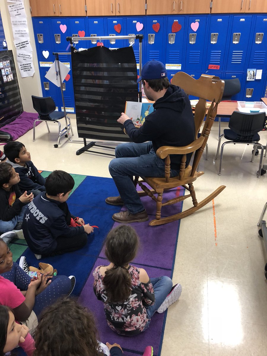 gillilandeagles's tweet photo. #gdubeagles #dadsrock #ReadAcrossAmerica #firstgraderox https://t.co/crnvikQSNd