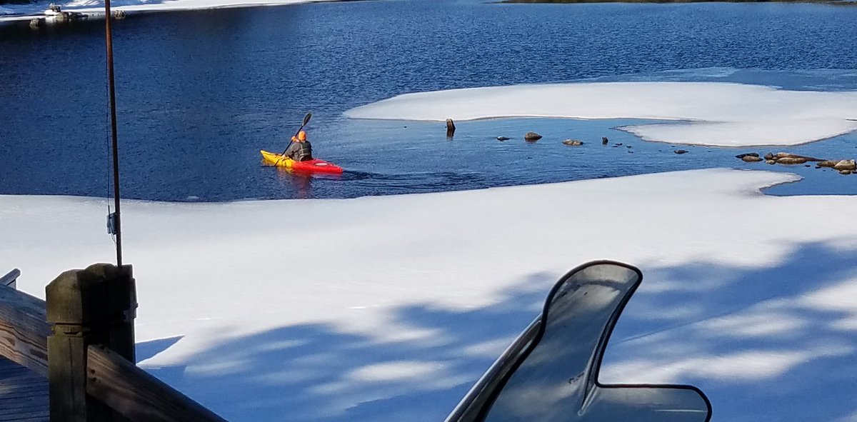 damcamphusband's tweet photo. Lori-Ann's first kayak ride of the winter as spring approaches.  #kayak  #LifeOffGrid #Winter #Ice #Livinglife #WilleysDamCamp #MyHome https://t.co/Bb4lnJjpZQ