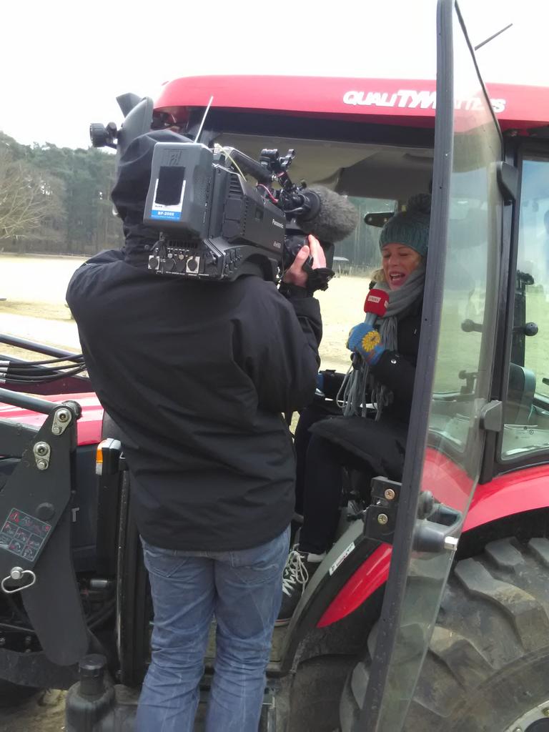 wildparkjoh's tweet photo. Heute Abend @rbbFernsehen der #Wetterbericht bei #brandenburg #aktuell aus dem @wildparkjoh mit #ulrike #fink https://t.co/JpEztqfAXK