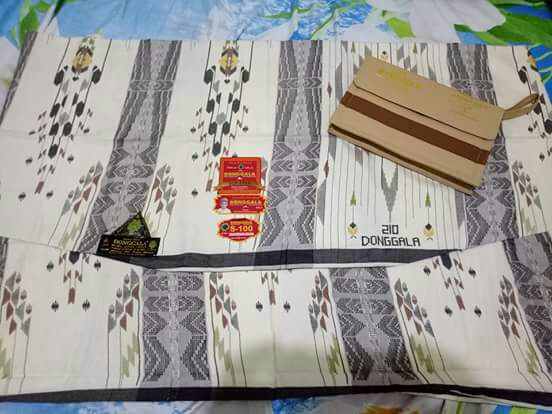 sarungidn's tweet photo. Bismillah, 
Selamat malam kakak para pecinta #SarungKhasIndonesia. 
Yuk check Stok baru dari #sarungku23.
Ada donggala SgE dan Sgt nich kak. Full sutra. Harga dijamin lebih murah

#sarung #sarongmoslem #moslemwear #idulfitri #moslem https://t.co/XnzNeY6NBe